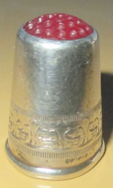 xxM1096M Antique thimbles in 830s